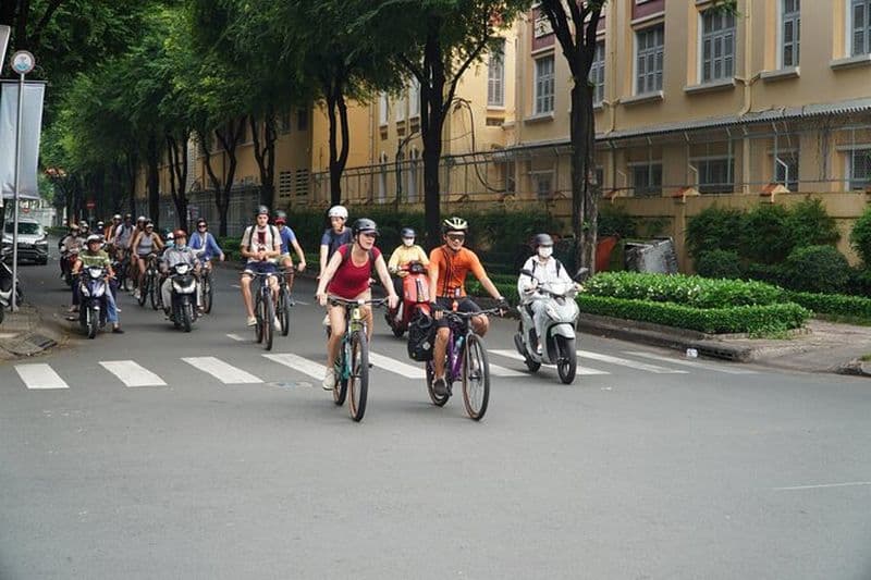 Chasse au trésor de la ville d'une demi-journée 9 fils du dragon à vélo