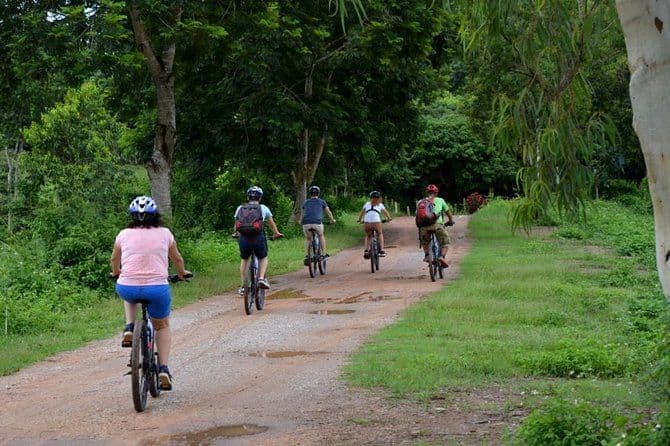 Excursion d'une demi-journée à vélo au temple blanc