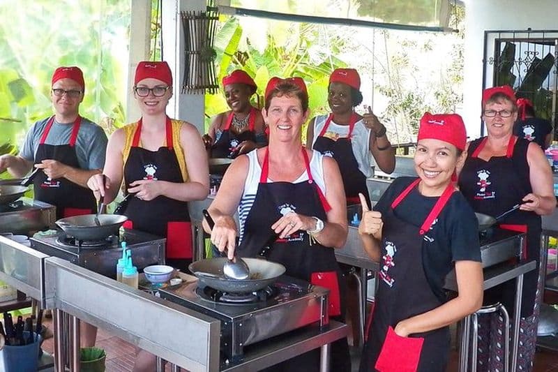 Choisissez vos plats : Cours de cuisine thaïlandaise d'une demi-journée à Phuket