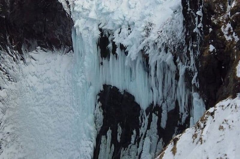 Randonnée en raquettes de 3 heures jusqu'à la "chute de Furepe" et observation de la faune