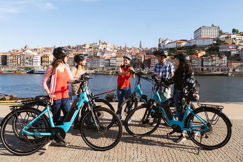Porto : 3 heures dans la vieille ville et le long des berges à vélo - Visite guidée