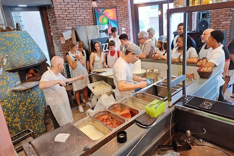 Expérience de cuisine pizza au Jazz Cafe à Rome
