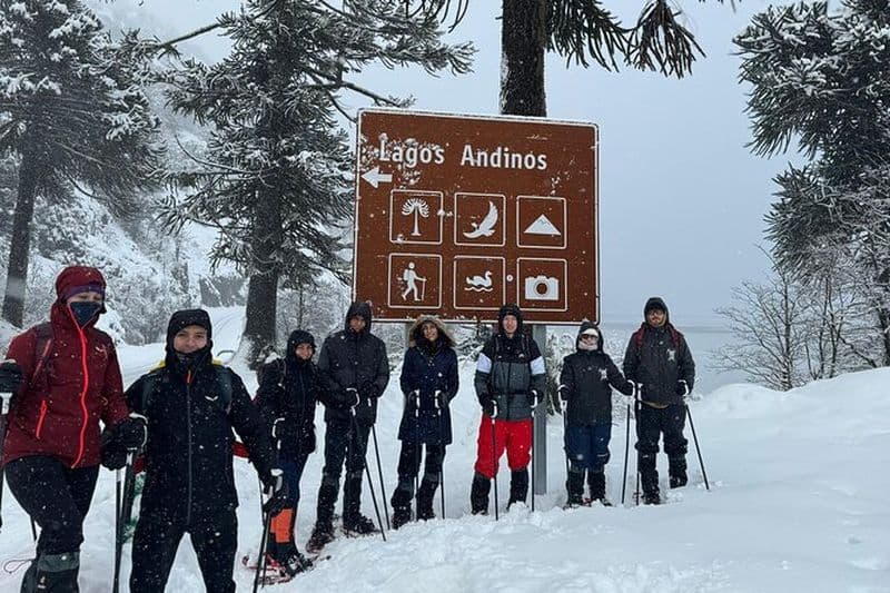 Randonnée à travers les lagunes andines