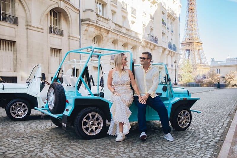 Private 2-Hour Paris Landmarks Tour by Golf Cart Mini Moke