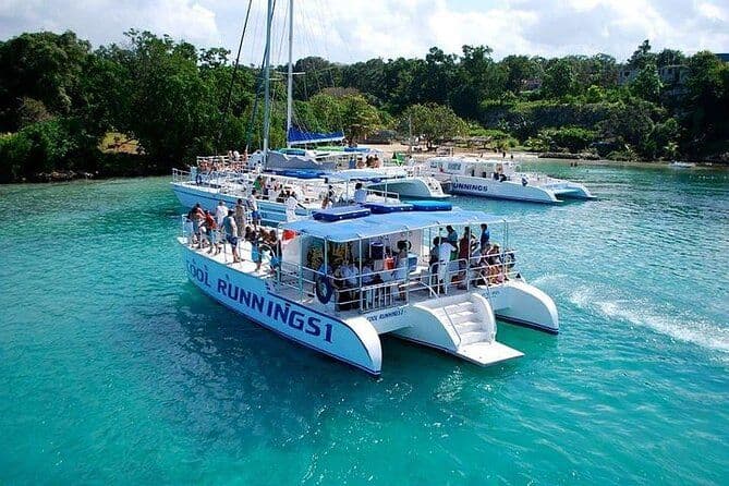 Croisière festive à Dunn's River Falls, Blue Hole avec plongée en apnée, boissons gratuites