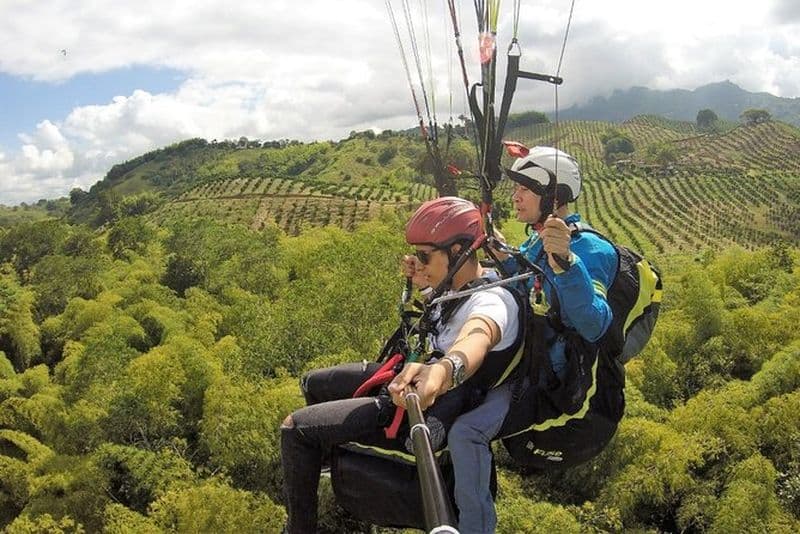 Excursion d'une journée en parapente à Calarca