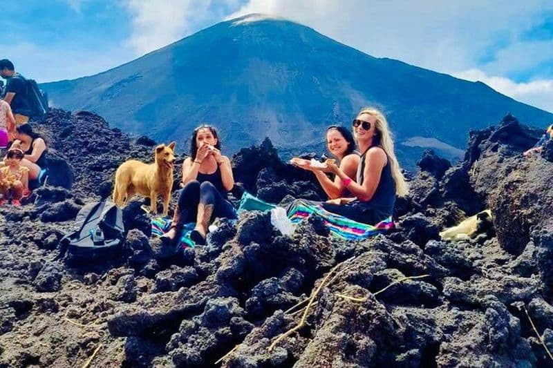 Balade à cheval sur le volcan Puerto Quetzal Pacaya avec pizza de lave