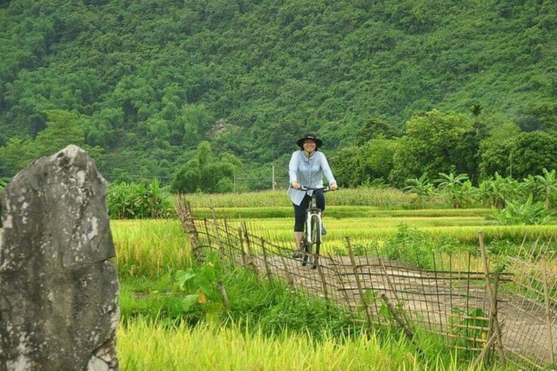 Excursion d'une journée à Pu Luong au départ de Hanoi (déjeuner, spéléologie, marche et vélo)