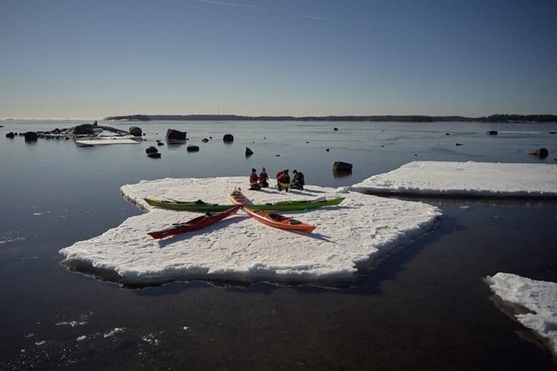 Kayak d'hiver dans l'est de l'archipel d'Helsinki