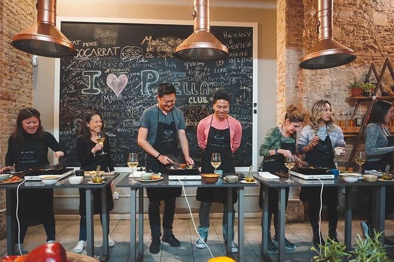 Expérience Paella et vin sans fond à Barcelone