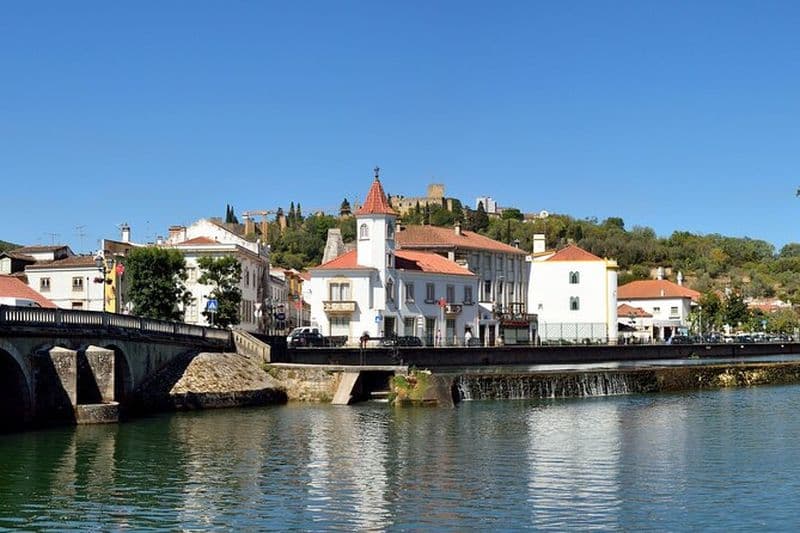 Fatima, Tomar et le couvent du Christ sur le confortable minivan