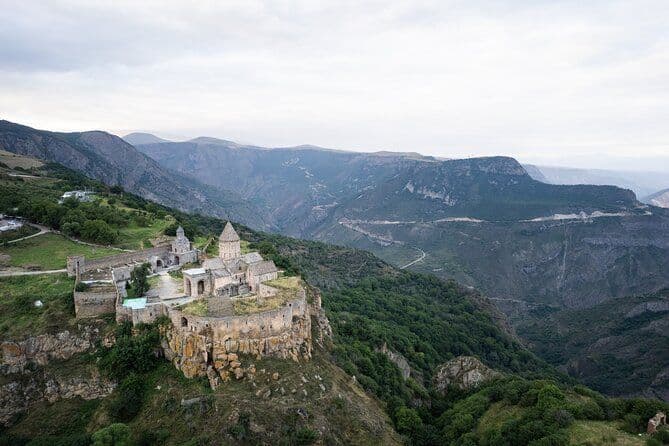 Usine de vin Hin Aréni, Cascade Chaki, Monastère Tatev, Téléphérique «Ailes de Tatev», Caves de Khndzoresk