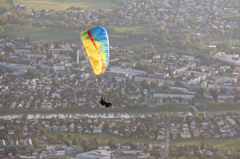 Vol en parapente en tandem Vues sur la ville et les Alpes à Salzbourg