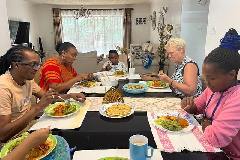 Cours de cuisine populaire au Kenya, marché local et promenade à Matatu