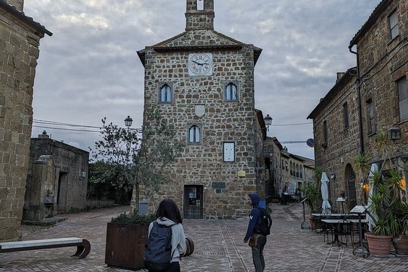 Chasse aux tombes et aventure de trekking à Sovana