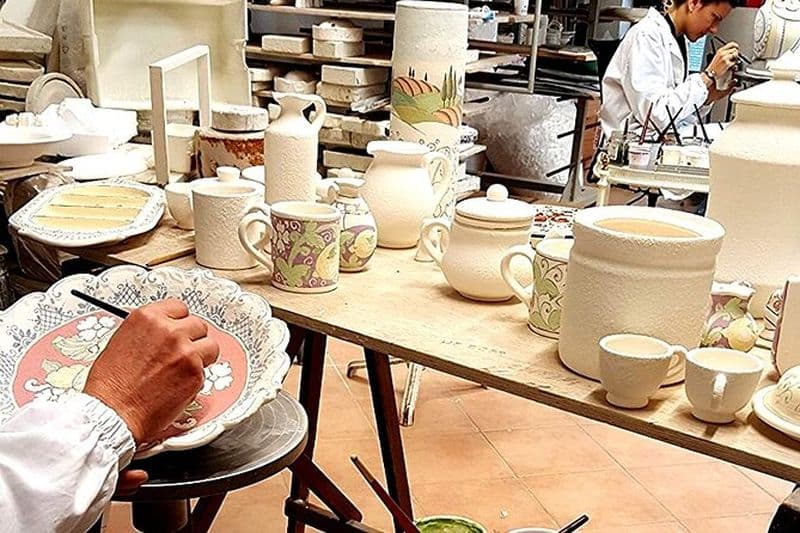 Visite privée du laboratoire de céramique artistique en Toscane
