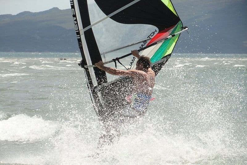 Exaltante aventure de planche à voile d'un jour