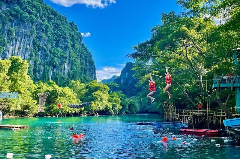 Explorez la grotte de Phong Nha en bateau - Zipline Dark Cave