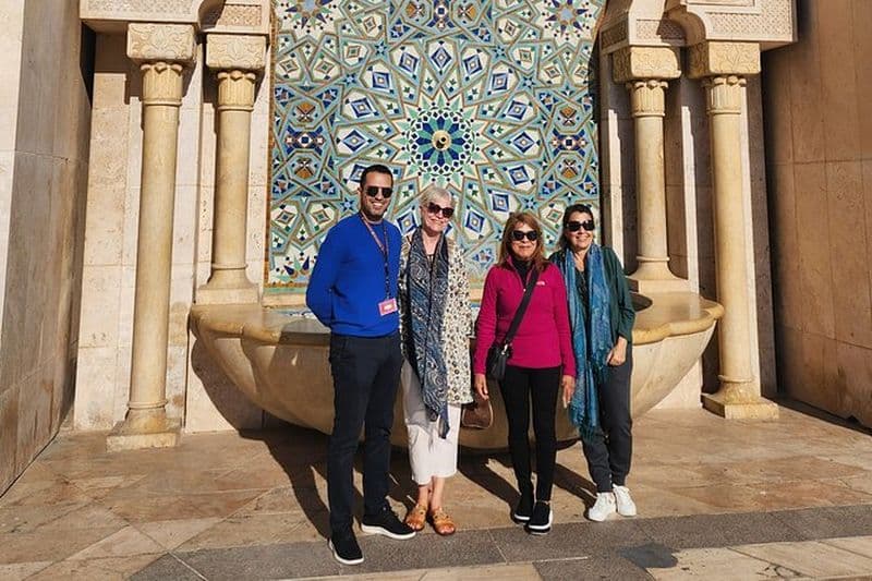 Visite à pied de Casablanca avec un guide touristique académique