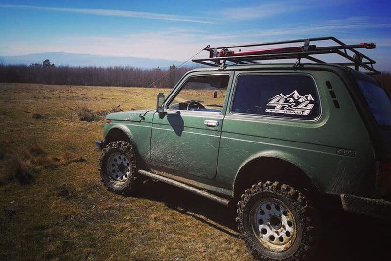 Visite guidée privée d'une demi-journée en 4x4 tout-terrain à Baraolt, Roumanie