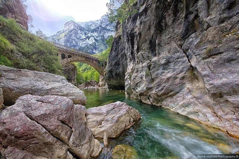 Découvrez la visite d'une demi-journée de Peja et Rugova