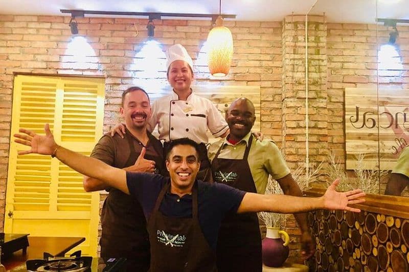 Cours de cuisine immersive et visite du marché humide par chef local + livre de cuisine