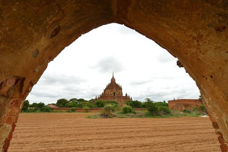 Excursion d'une journée à Bagan avec Tuk Tuk