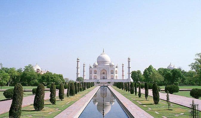 Excursion d'une journée à Pune Taj Mahal en avion et en voiture
