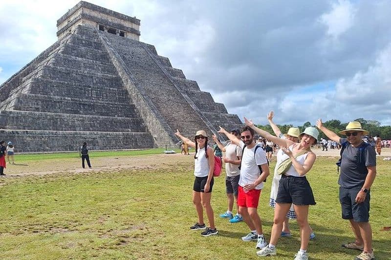 Visite à pied de Chichen Itza en portugais ou en italien Accès coupe-file