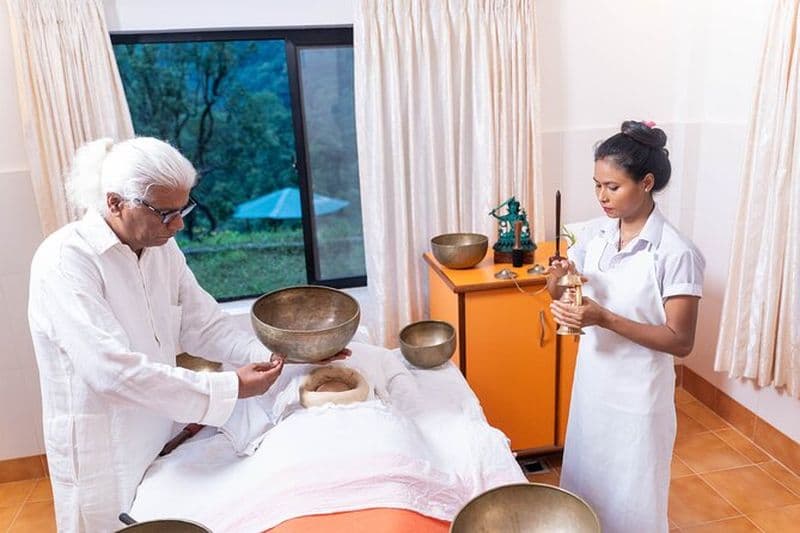 Thérapie aux bols chantants + massage complet du corps à Ayurveda Health Home