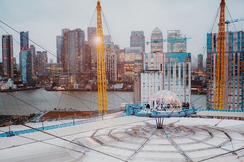 Là-haut à l'O2: Expérience d'escalade de globe de neige avec visite guidée