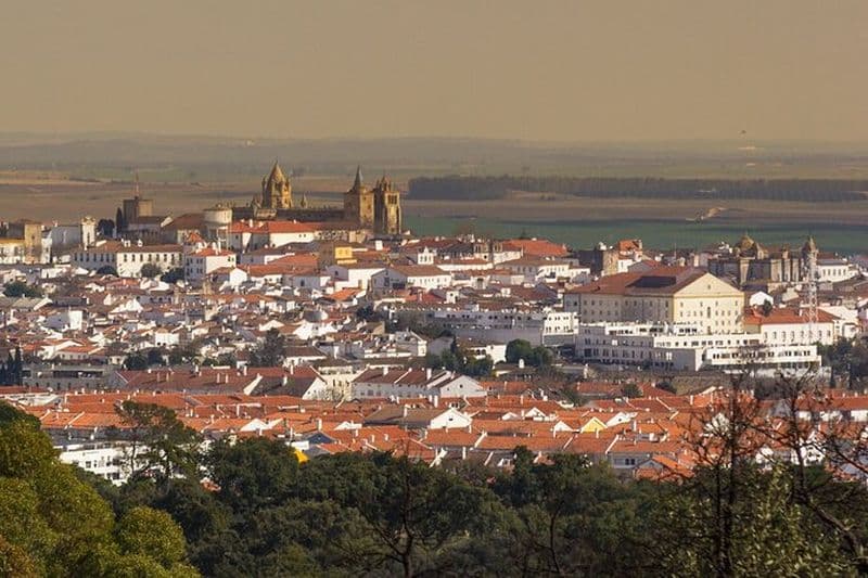 Evora Private Trip : Liège, Cathédrale, Chapelle des Os et Vieille Ville