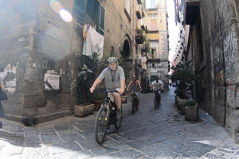 Balade passionnante en vélo électrique (assisté par pédale) au cœur de Naples