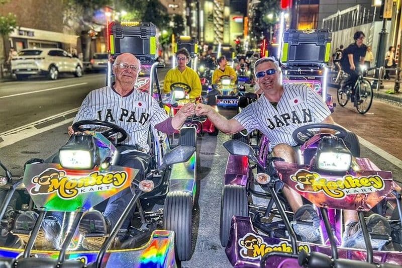 Osaka Go Kart Adventure Drive Passé des points de repère célèbres en costume