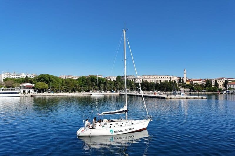 Pula Private Sailing Tour: Voile personnalisable de 4 heures, tuba, SUP
