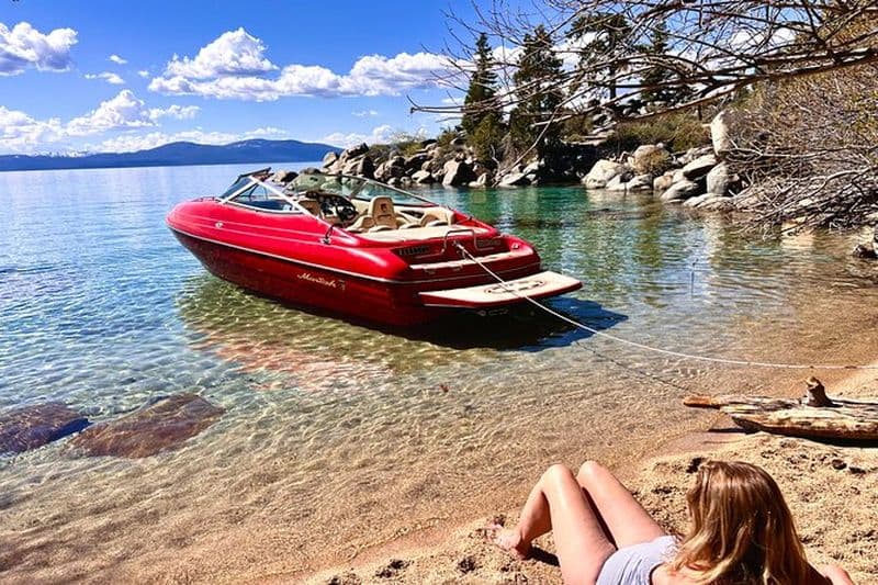 Location de bateau privé sur le lac Tahoe avec capitaine journée complète