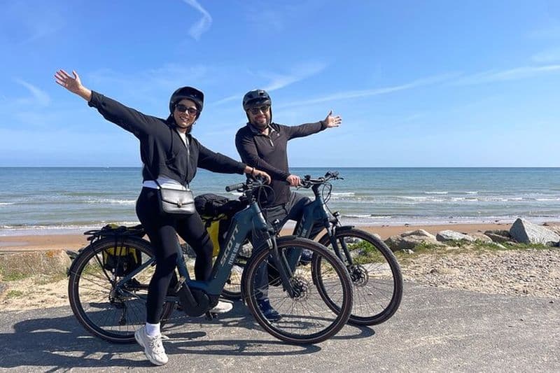 Visite guidée en vélo électrique de Normandie à Omaha Beach / visite privée