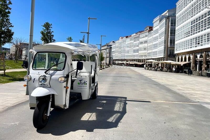 Découvrez La Corogne : visite privée d'une heure en tuk-tuk