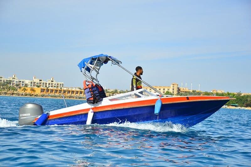 Bateau à moteur privé et baignade avec dauphins et sports nautiques-hurghada