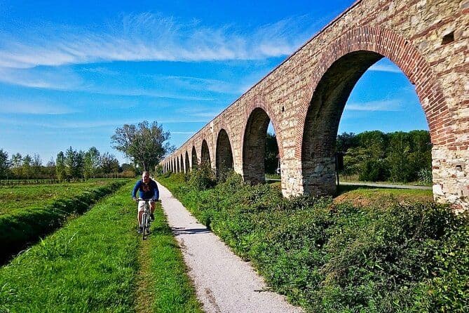Visite libre à vélo de Pise à Lucques le long du sentier Puccini