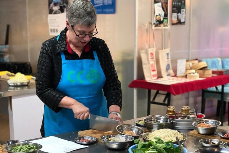 Visite privée du marché humide de Shanghai et cours de cuisine chinoise