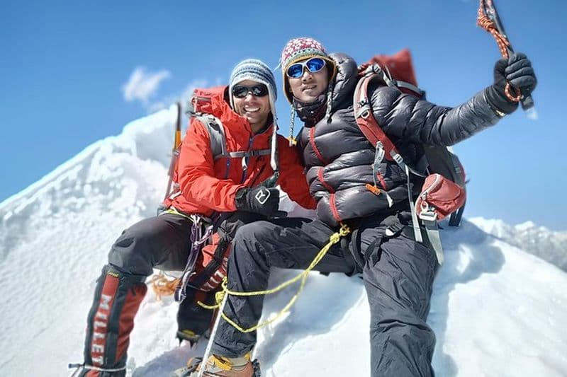 Kyajo Ri Peak Escalade