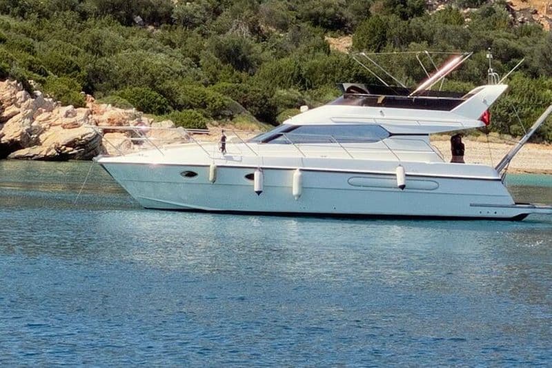 Croisière privée en yacht à moteur à Bodrum avec déjeuner