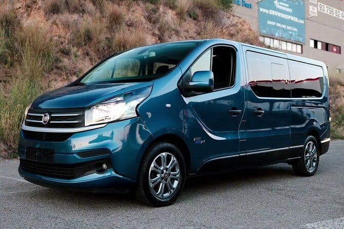 Transfert privé Aéroport Pyrénées LDE vers la ville de Pau en Van professionnel