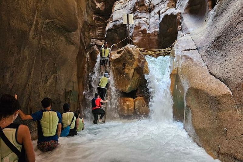 Splash et randonnée dans le sentier Wadi Mujib Siq au départ d'Amman