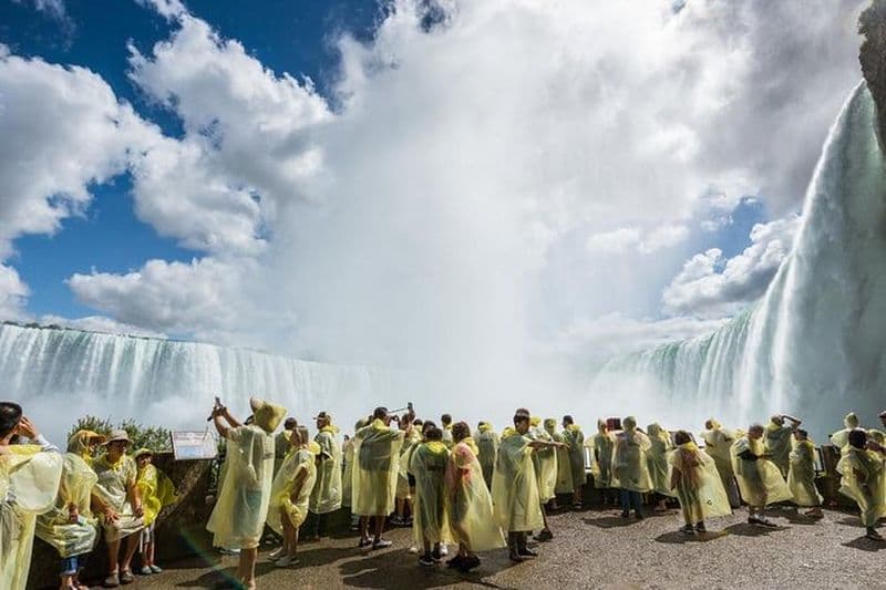 Billet Visite guidée d'une journée aux chutes du Niagara au départ de Toronto avec bateau et déjeuner