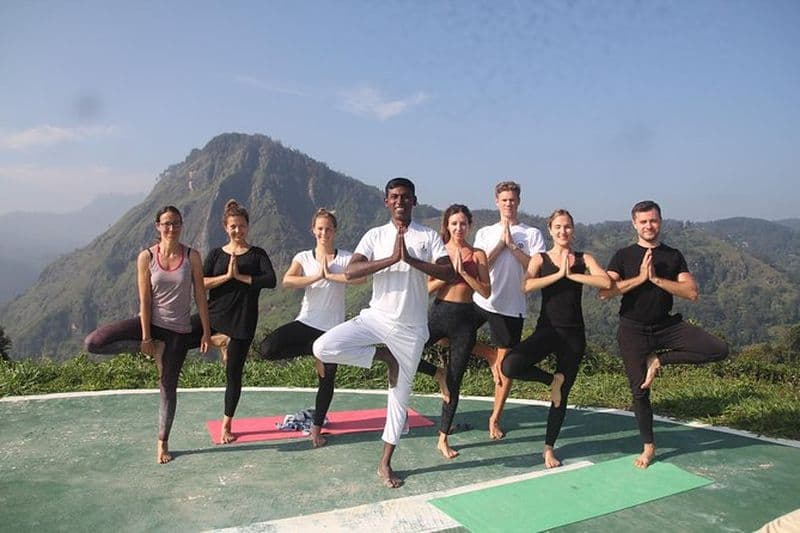 Yoga sri lankais pour votre corps et votre esprit avec nos entraîneurs de yoga sri lankais.