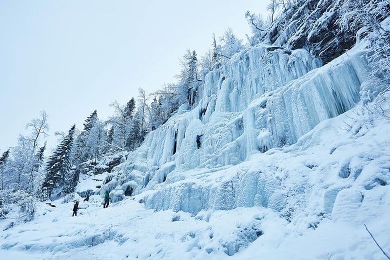 Journée d'escalade sur glace dans le canyon de Korouoma - de Rovaniemi