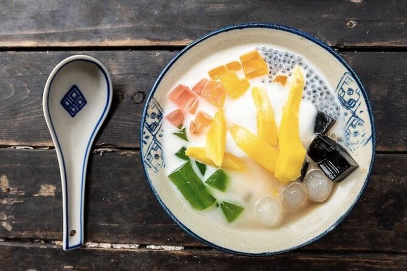 Hanoï : visite à pied de 7 dégustations de plats de rue et rue du train