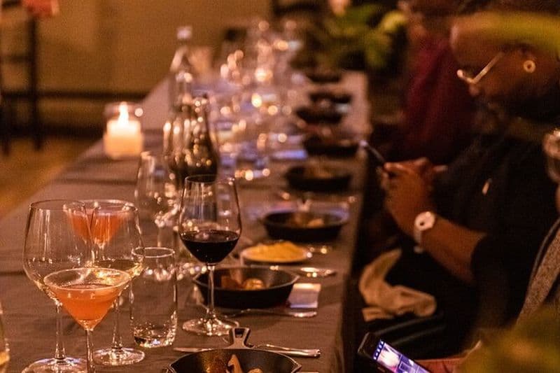 Expérience de dégustation de mets et de vins au restaurant Five Senses